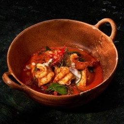 DL:แกงคั่วกุ้งชะอมใบชะพลู/Red Curry shrimps with Climbing wattle and betel leaf