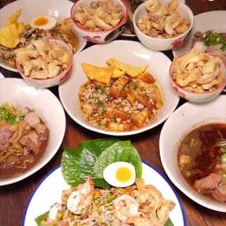 ก๋วยเตี๋ยวเงาะเรือกอไผ่ -