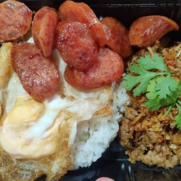 Setข้าวกระเพราหมูสับกุนเชียงไข่ดาว