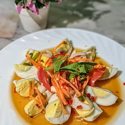 ยำไข่เค็ม