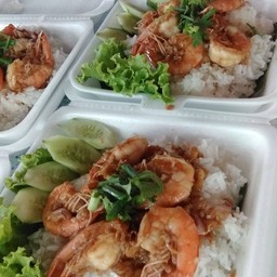 ข้าวกุ้งทอดกระเทียม