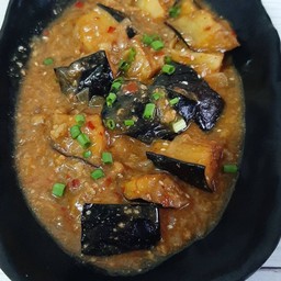 มะเขือม่วงผัดมาโบ