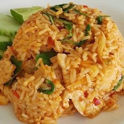 ข้าวผัดต้มยำไก่