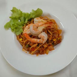สปาเก็ตตี้ผัดซอสมะเขือเทศ