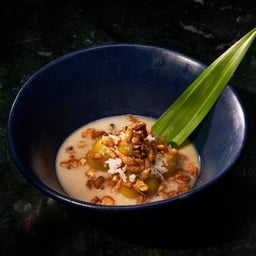 DL:หวีกล้วยกระยาสารท/Banana dumpling with frsh coconut milk