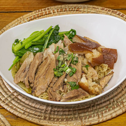 บะหมี่ขาหมู+น้ำซุป