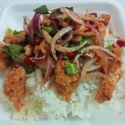 ข้าวราดยำไก่แซ่บ
