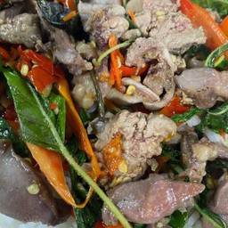กระเพราหมู,ไก่,เครื่องใน