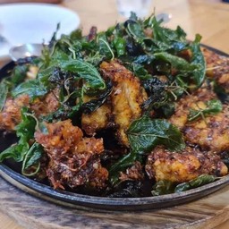 ปลากระพงคั่วพริกแห้ง