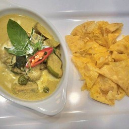 โรตีแกงเขียวหวานไก่ Roti with chicken green curry