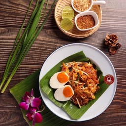 ผัดไทยโบราณไข่เค็ม