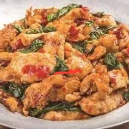 ข้าวกะเพราไก่ชิ้น