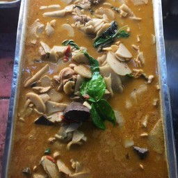 แกงหนอไม้ดองไก่