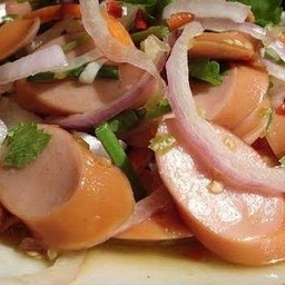 ยำไส้กรอก