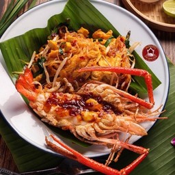 ผัดไทยโบราณกุ้งใหญ่ไจแอ้น