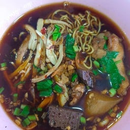 หมูต่อนก๋วยเตี๋ยวไก่มะระ(หน้าปั๊มเซลล์วัดแจ้ง)