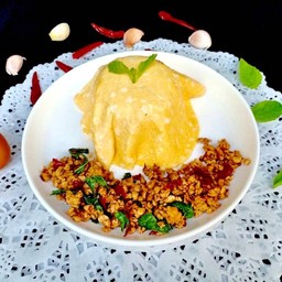 ข้าวกะเพราป่าไก่สับพริกแห้ง+ไข่นุ่ม