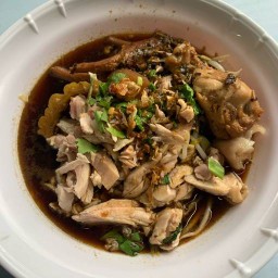 บัวก๋วยเตี๋ยวไก่มะระ (Bua chicken noodle)