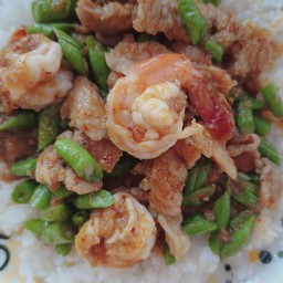 ผัดพริกแกง