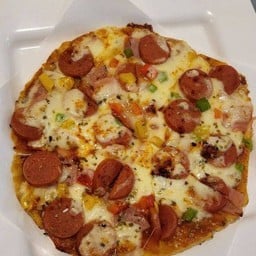 โรตีพิซซ่า Roti pizza chicken sausage , ham and cheese