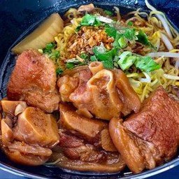 ขาหมูป้าอ้วนถนนหนองพังพวย