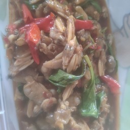 กระเพราหมูชิ้น(กับข้าว)