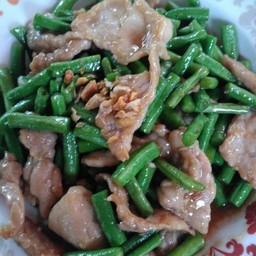ข้าว-หมูผัดถั่วฝักยาว