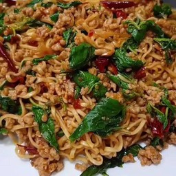 มาม่า(2ก้อน)ผัดกะเพรา พริกแห้งหอม