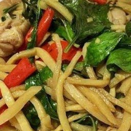 ผัดหน่อไม้เหลือง ใบโหระพา ข้าวคลุก