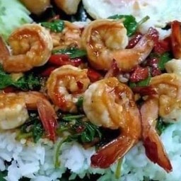 ข้าวกะเพรากุ้ง