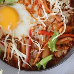 พิซซ่าข้าวซอยน้อย (5ไส้ไข่หมูสับปูอัดไส้กรอกหมูยอ)