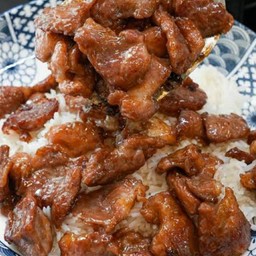 หมูน้ำมันหอยสันในราดข้าว