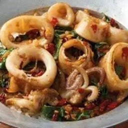 ข้าวกะเพราปลาหมึก