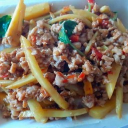 พริกแกงหน่อไม้+หมูสับ(ราดข้าว)