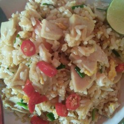 ข้าวผัดหมูยอใส่ไข่