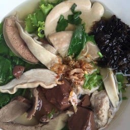 ร้านโจ๊ก เกาเหลาลือดหมู by บ้านน้องแชมเปญ