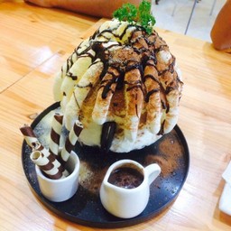 B14บิงซูนมสดไวท์ช็อคโอริโอ้(มีไอศกรีมวนิลา) (Size L)