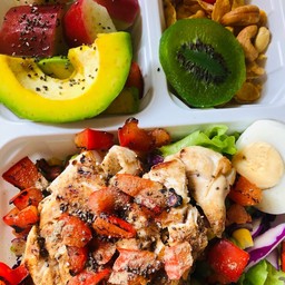 เซต 1 อกไก่+ผลไม้+คอนเฟกธัญพืช+น้ำสลัด