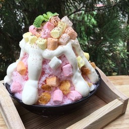 B13บิงซูอะเดย์มาชเมลโร่(มีไอศกรีมสตอเบอรี่) (Size L)