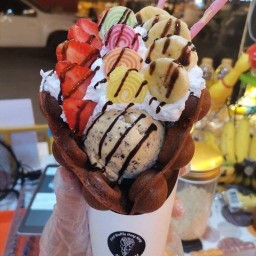 First Waffle Hong Kong สาขาพันท้ายนรสิงห์