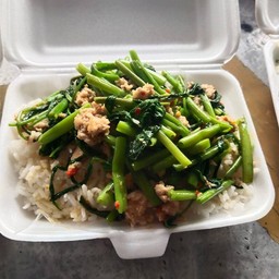 ข้าวผัดผักบุ้ง ใส่หมู