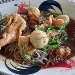 ก๋วยเตี๋ยวเรือกาญจนาสามแยกสวนสิน