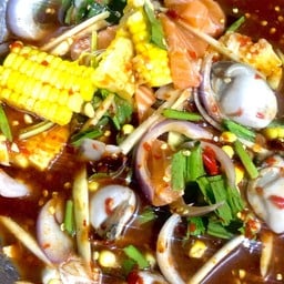 ยำแซลมอลหอยนางรม มะม่วงข้าวโพด