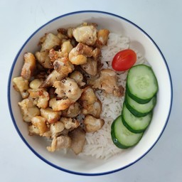 ข้าวหน้าเอ็นข้อไก่ผัดเนย