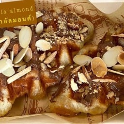 Ma-kin ครอฟเฟิลกับกาแฟ