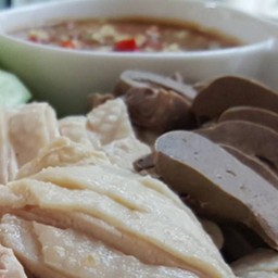 ไก่สับผสมจานกลาง