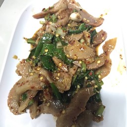 น้ำตกคอหมูย่าง