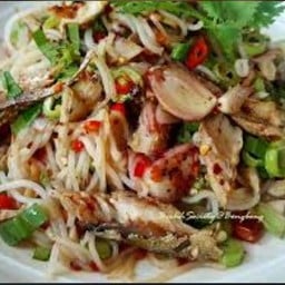 ยำขนมจีน