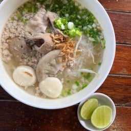 มิถุนา ก๋วยเตี๋ยวต้มยำมะนาวสด ตลาดต้นไม้ซอยวัดพระเงิน