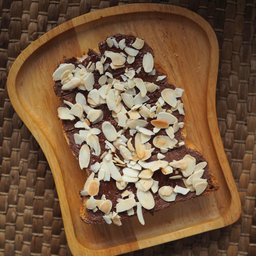 ขนมปังปิ้ง นูเทลล่า + อัลมอนด์สไลด์